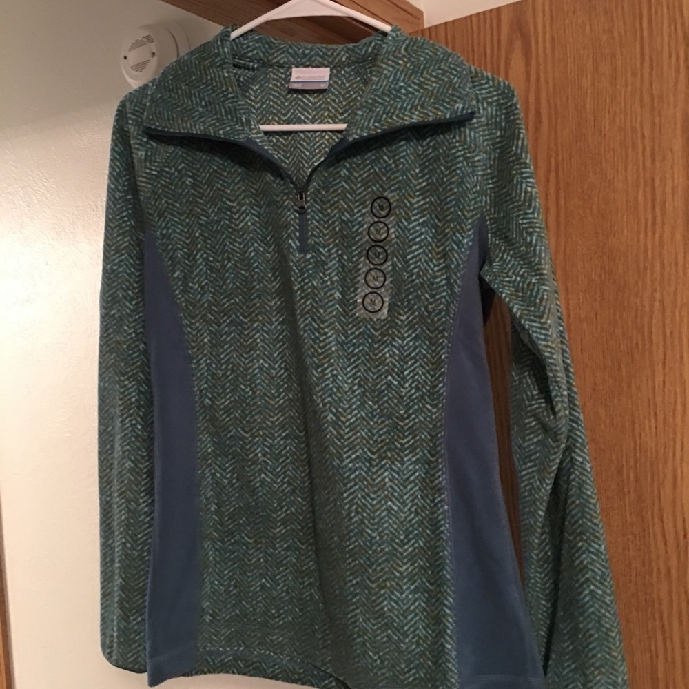 Columbia light weight pull over